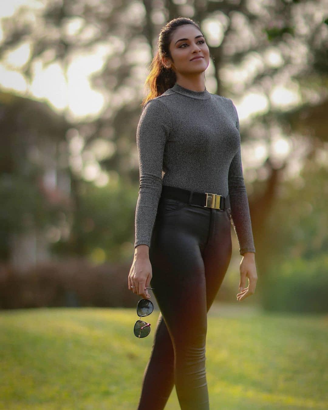 Tamil actress Indhuja Ravichandran looking very glamorous body structure | Indhuja Ravichandran hot and spicy photos gallery