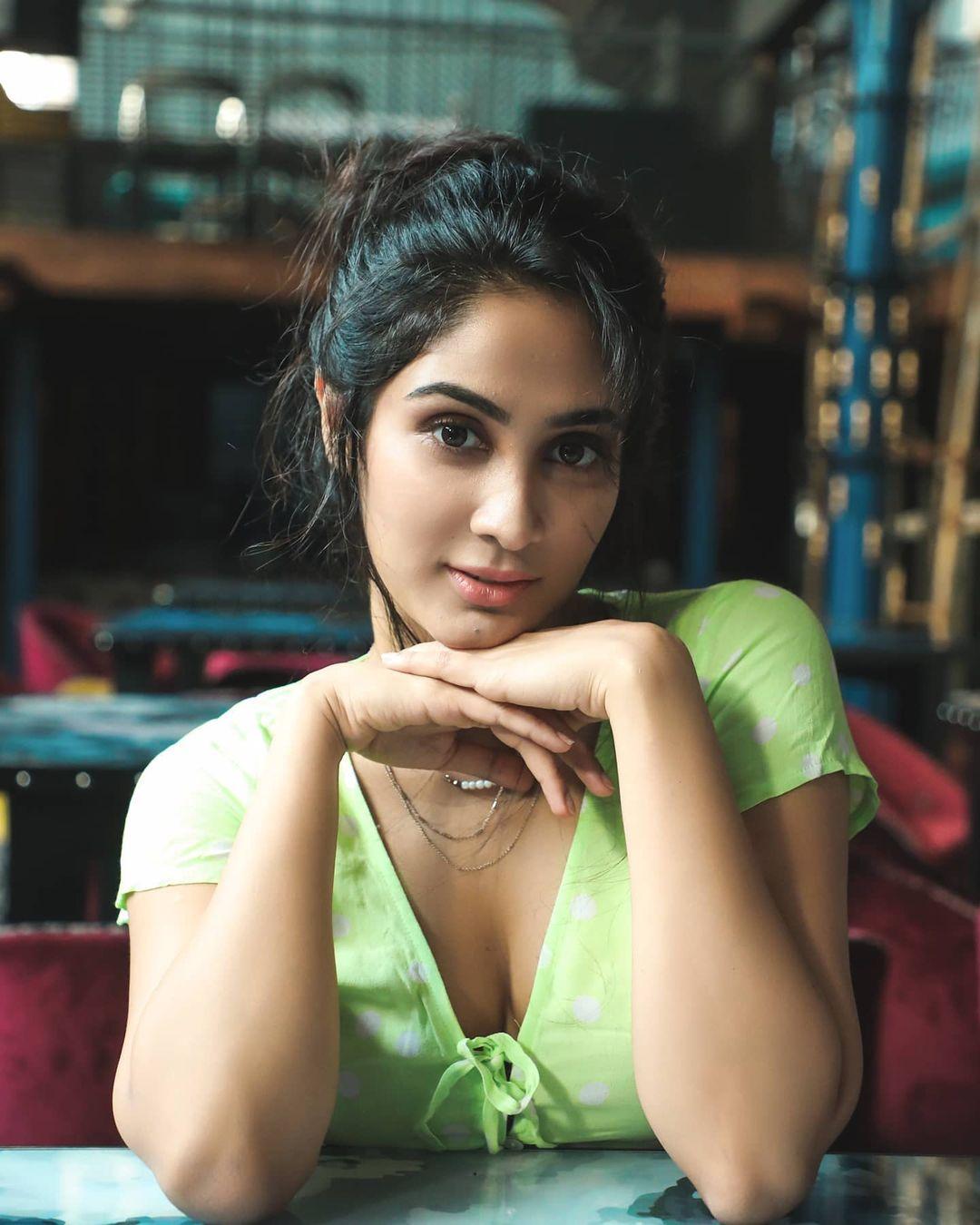 Deepti Sati hot and spicy photos gallery | Deepti Sati Exposing cleavage hot photos