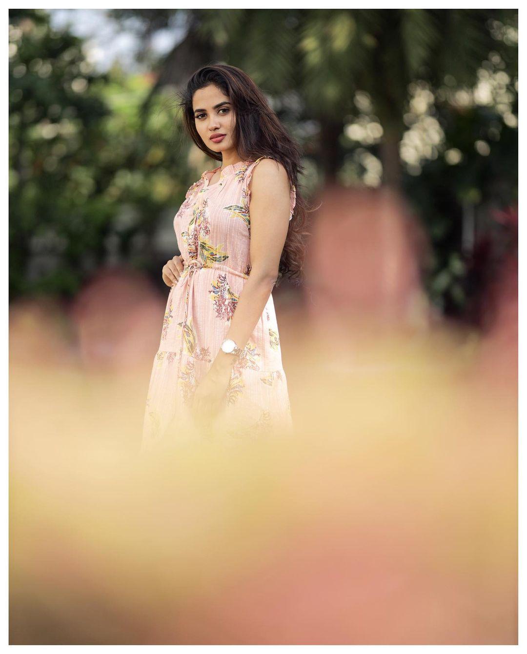 South indian actress Teju Ashwini hot photos| Teju Ashwini exposing hot photos gallery
