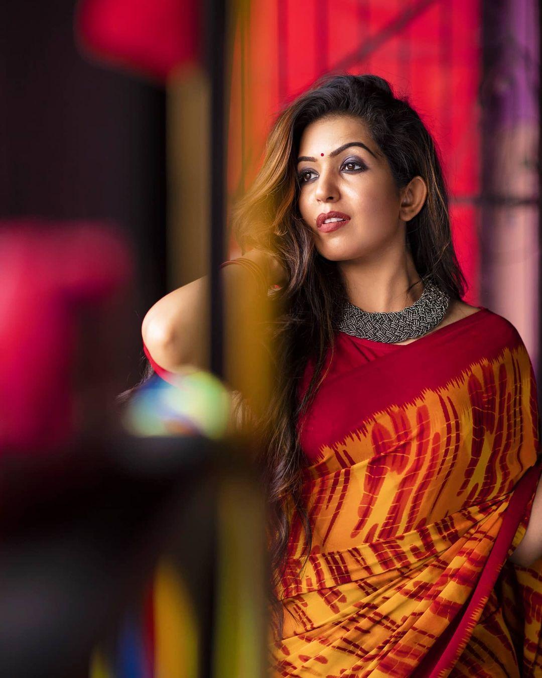 Saree hot photos | Blessy kurien looking very glamorous photos