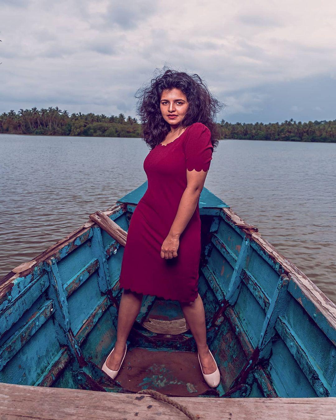 Beautiful and glamorous photos | Drishya Dinesh | Drishya Dinesh sexy photoshoot