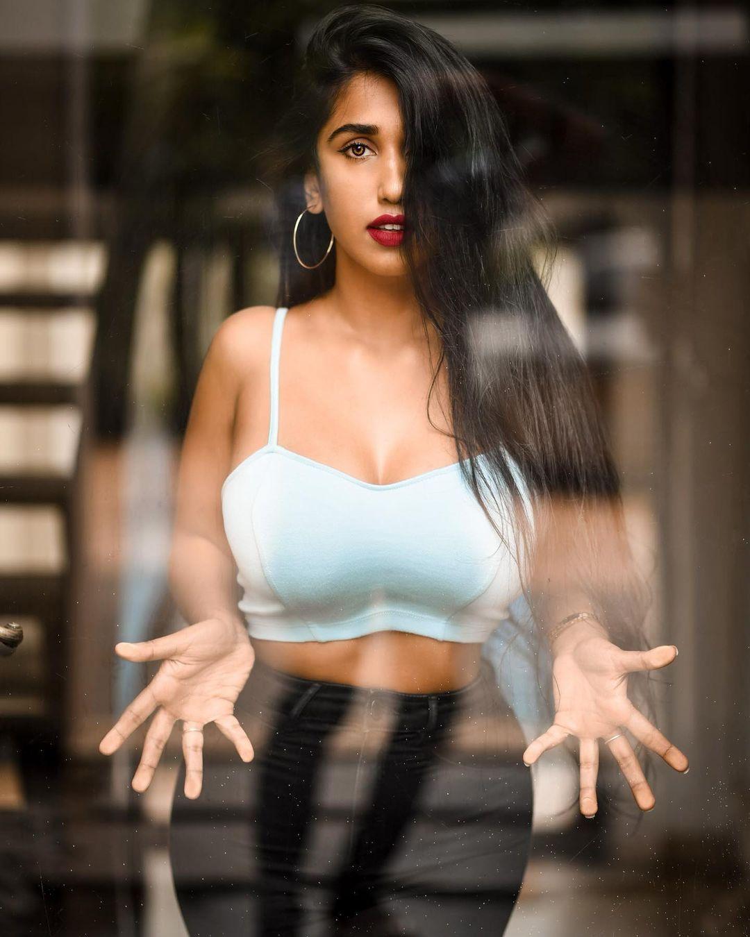 Model Scarlett Rose looking very beautiful and spicy photos | Scarlett Rose exposing hot photos gallery