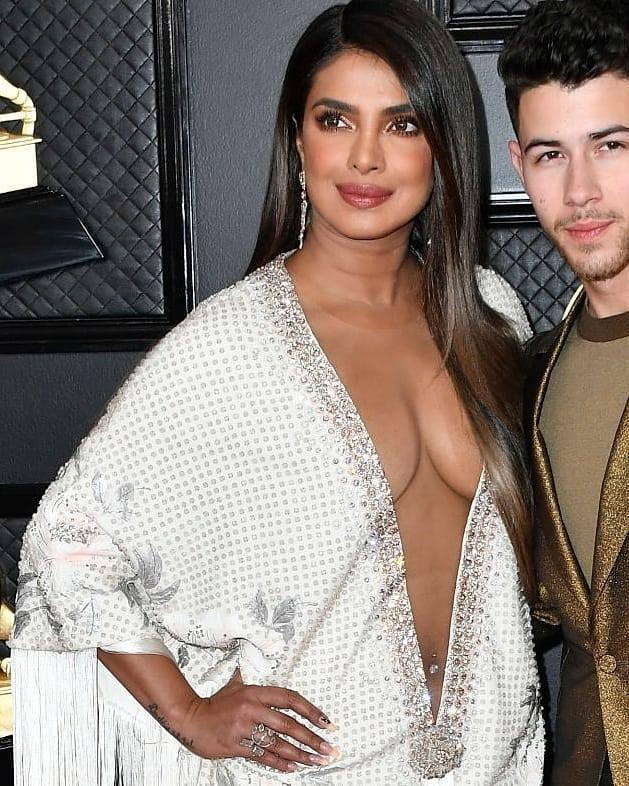 Hot photos gallery | Priyanka Chopra looking very beautiful and sexy stills