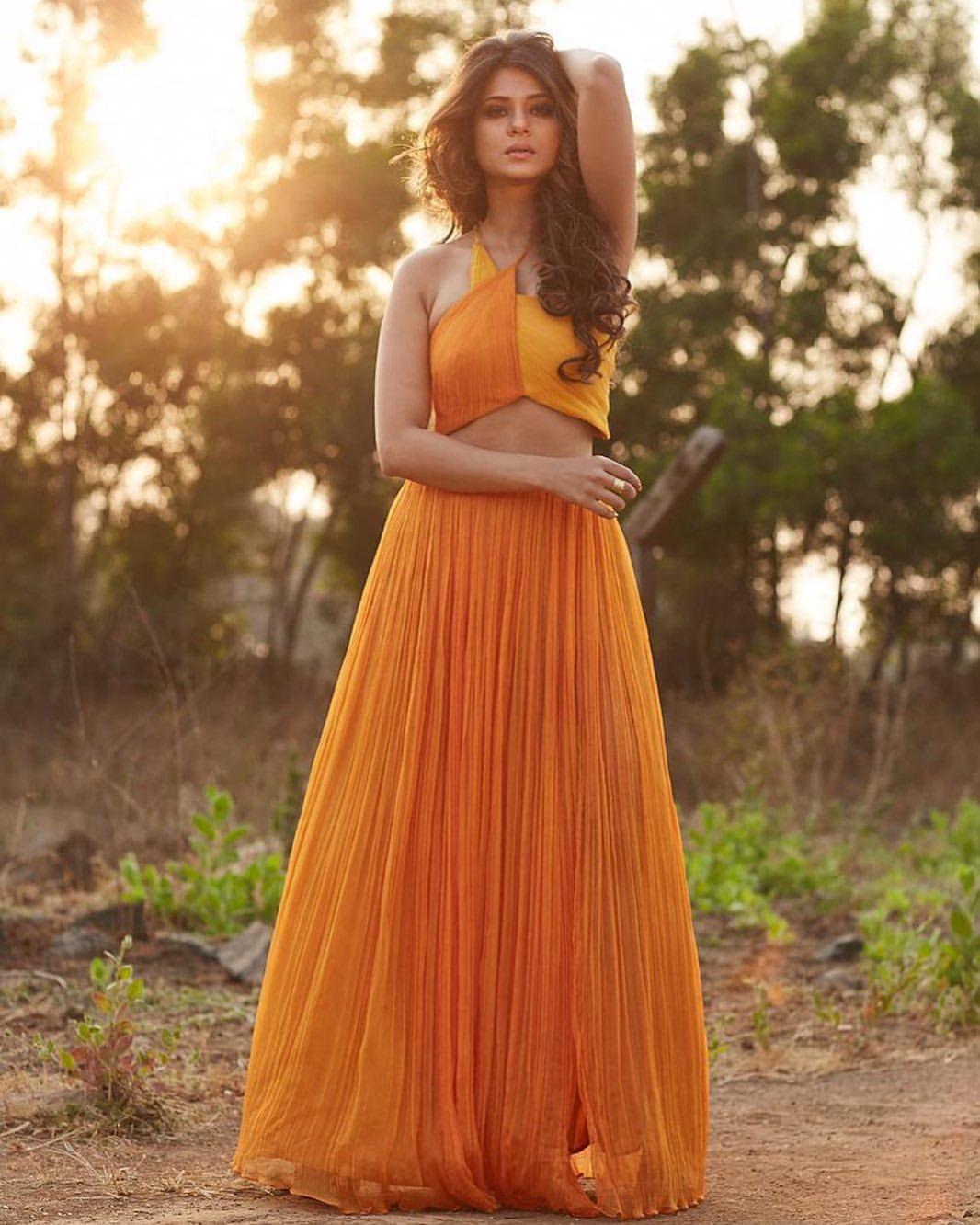 Bollywood actress Jennifer Winget looking very attractive and sexy stills | Jennifer Winget exposing hot photos