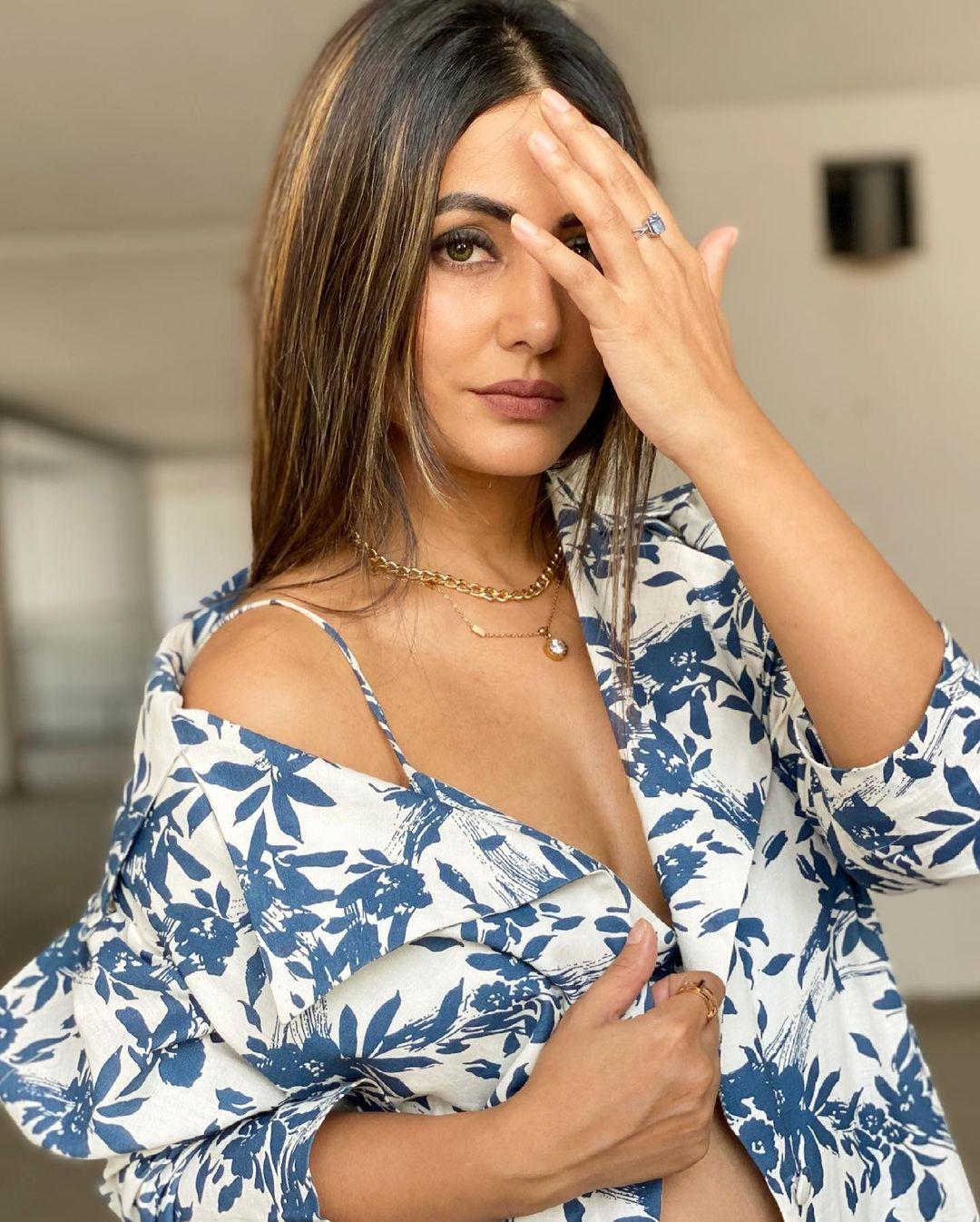 Television actress Hina Khan looking very glamorous Sexy photos | bollywood actress hot photos