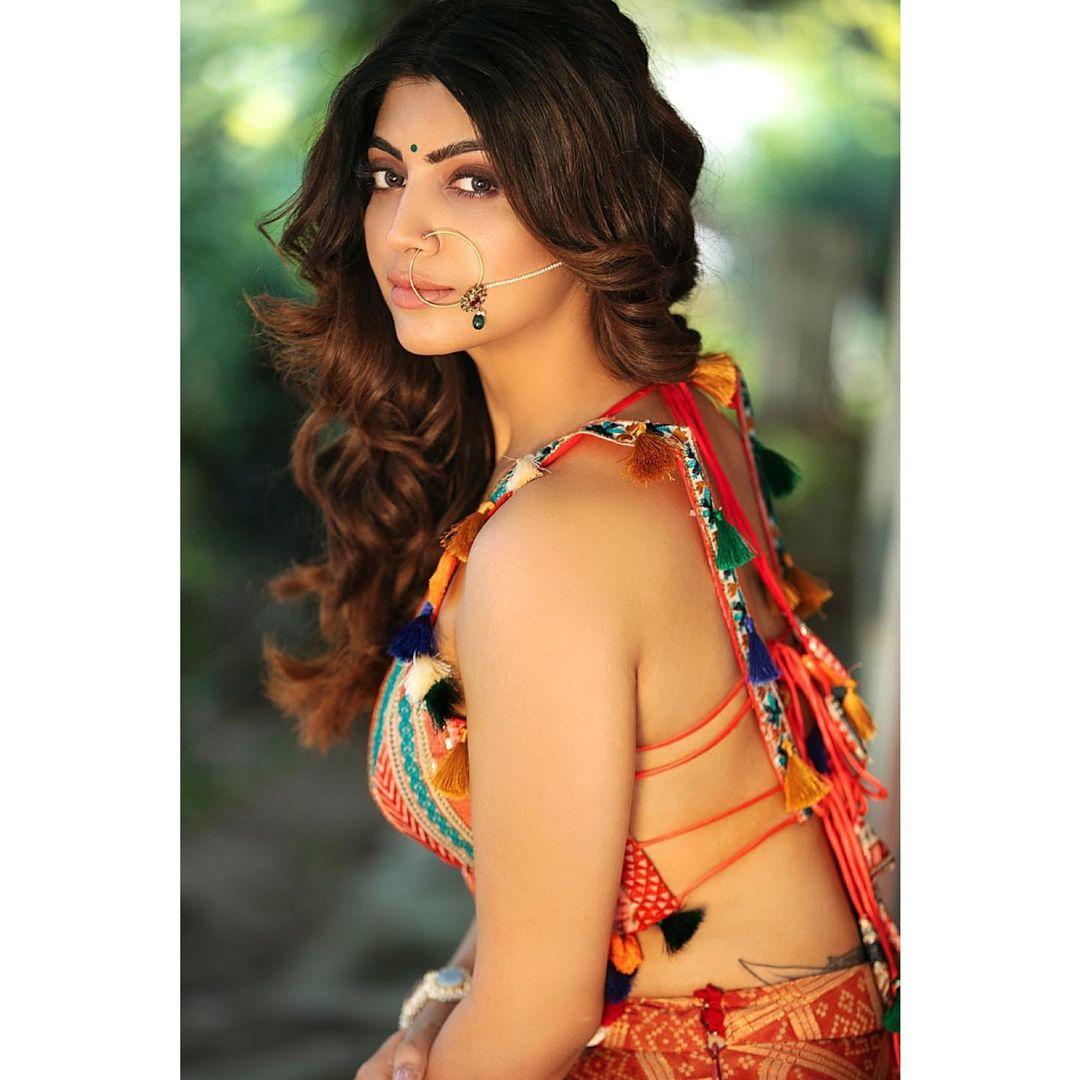 Akanksha Puri | bollywood actress Akanksha Puri hot photos gallery