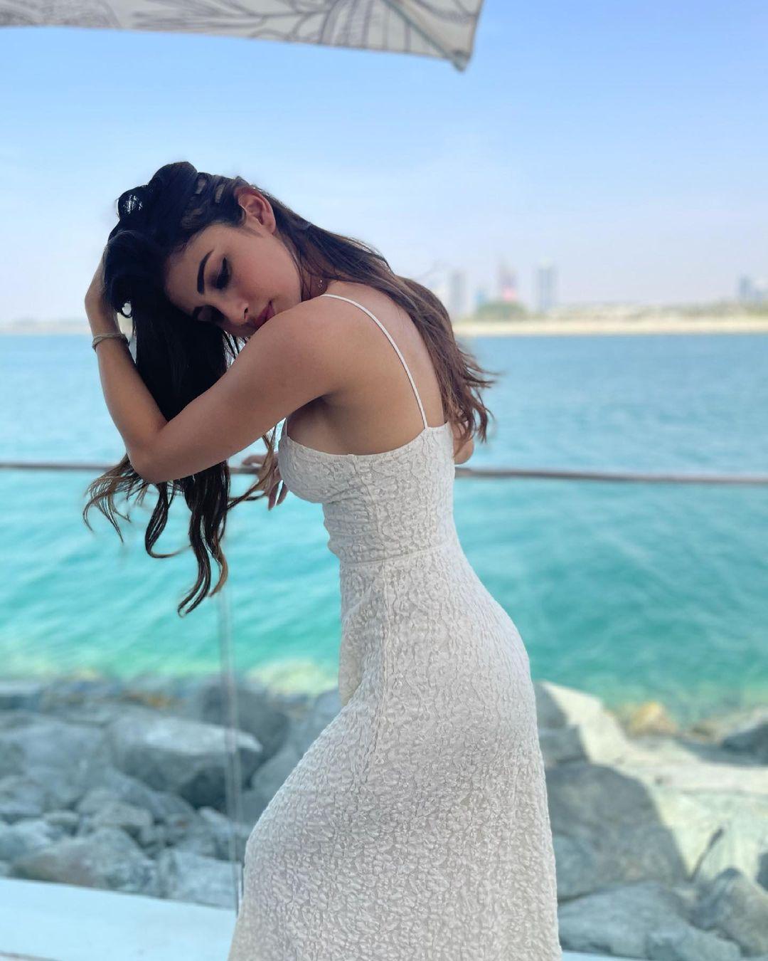 Bollywood actress Mouni Roy hot photos | Mouni Roy beautiful and glamorous photos