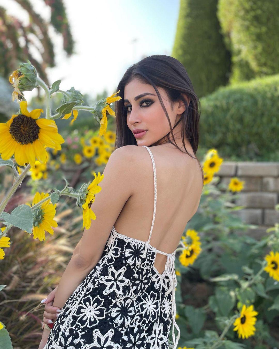 Bollywood actress Mouni Roy hot photos | Mouni Roy looking very beautiful and sexy photoshoot