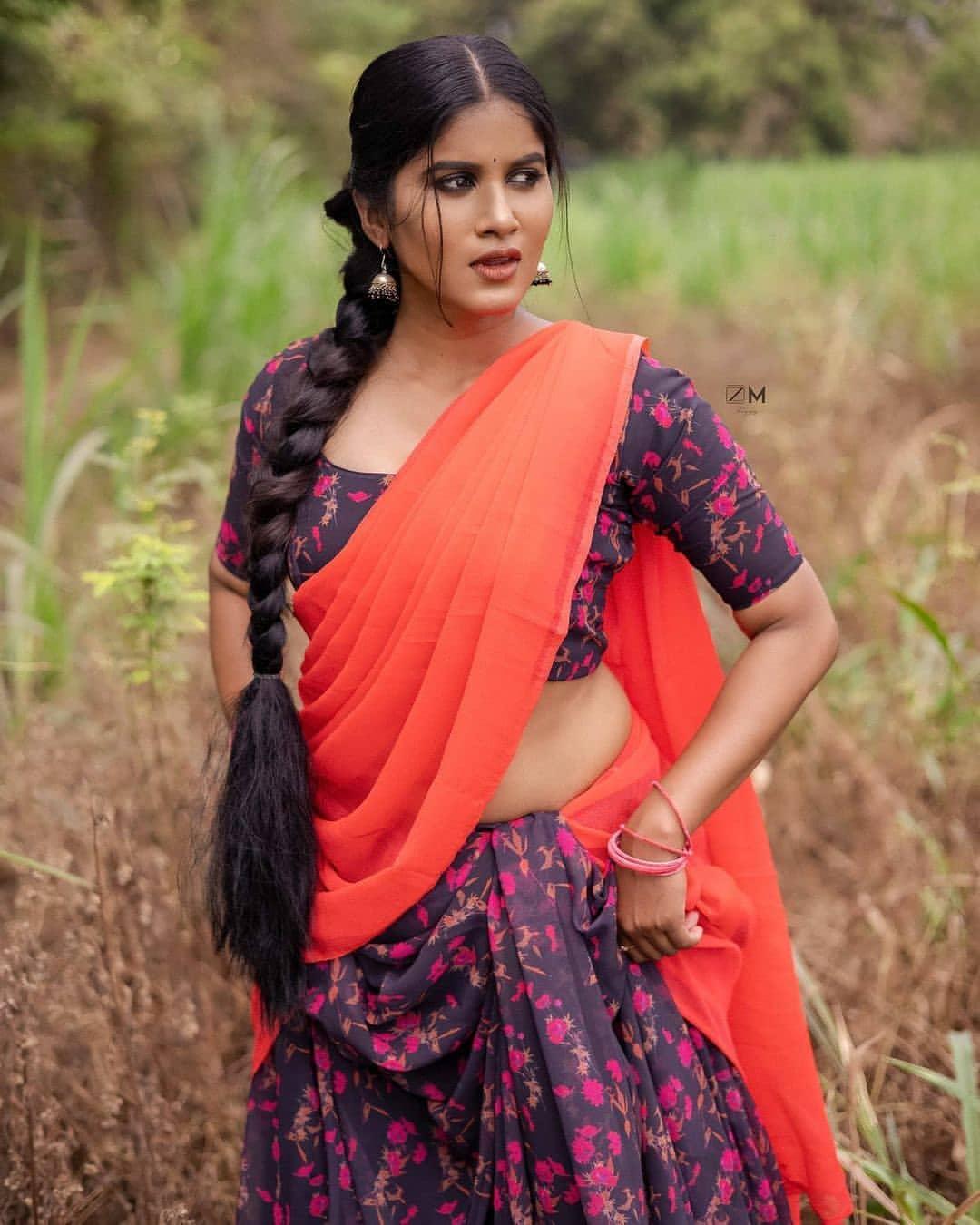 Saree exposing hot photos | Aadhirai Soundarajan hot and spicy photos gallery