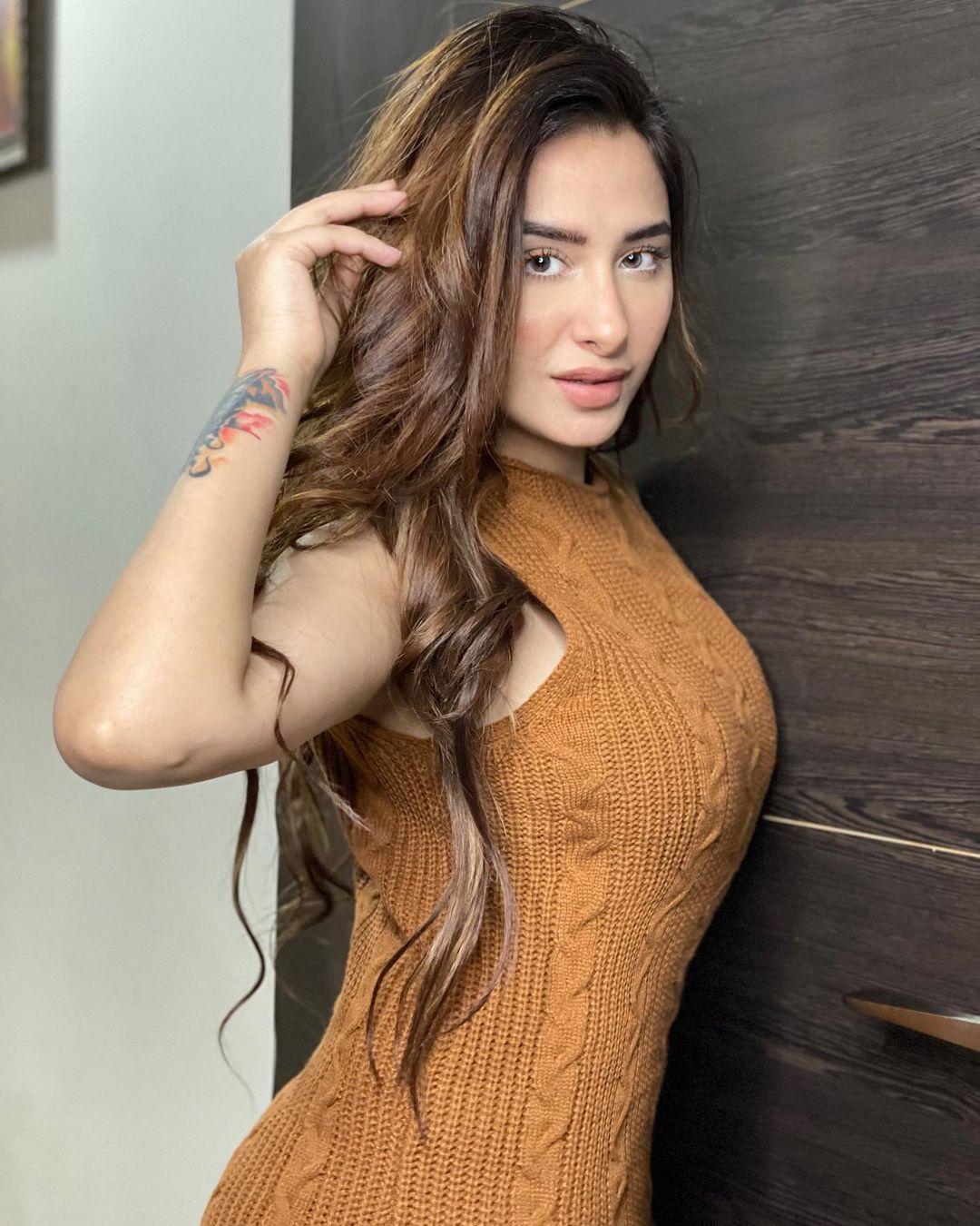 Punjabi model Mahira Sharma latest hot and spicy photos gallery | Mahira Sharma hot photos gallery