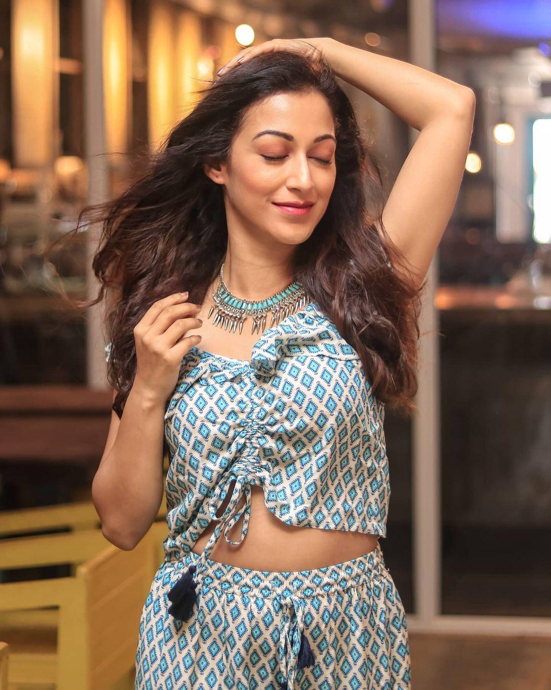 Television actress Sunayana Fozdar hot and sexy stills | Sunayana Fozdar hot photos gallery
