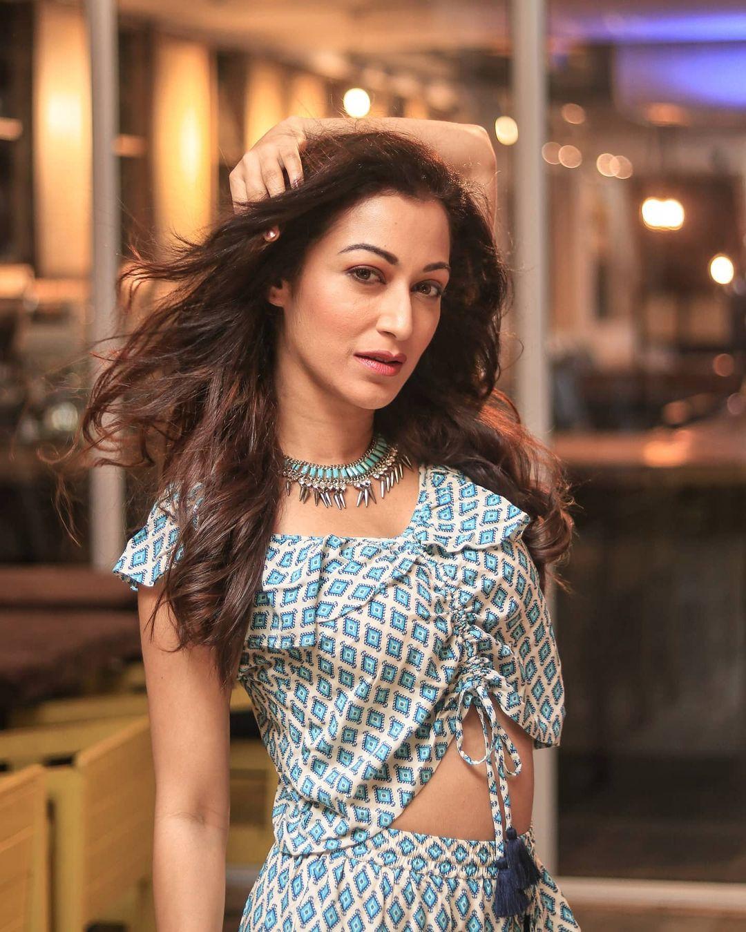 Television actress Sunayana Fozdar looking very beautiful and spicy photos| Sunayana Fozdar hot photos gallery