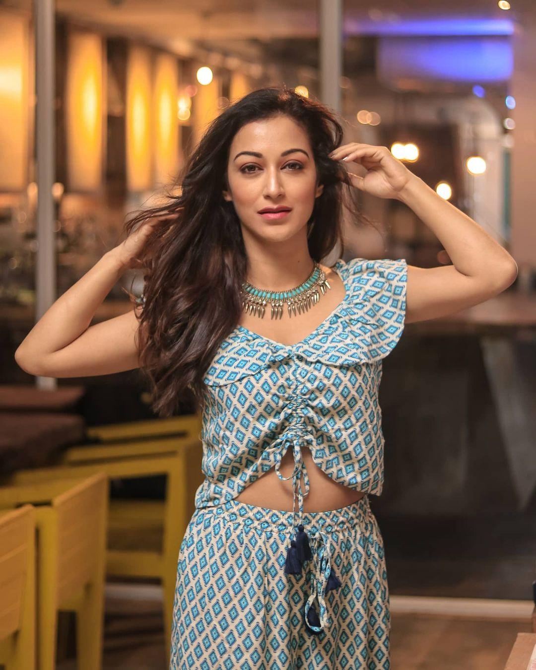Television actress Sunayana Fozdar looking very glamorous photos | Sunayana Fozdar hot photos gallery