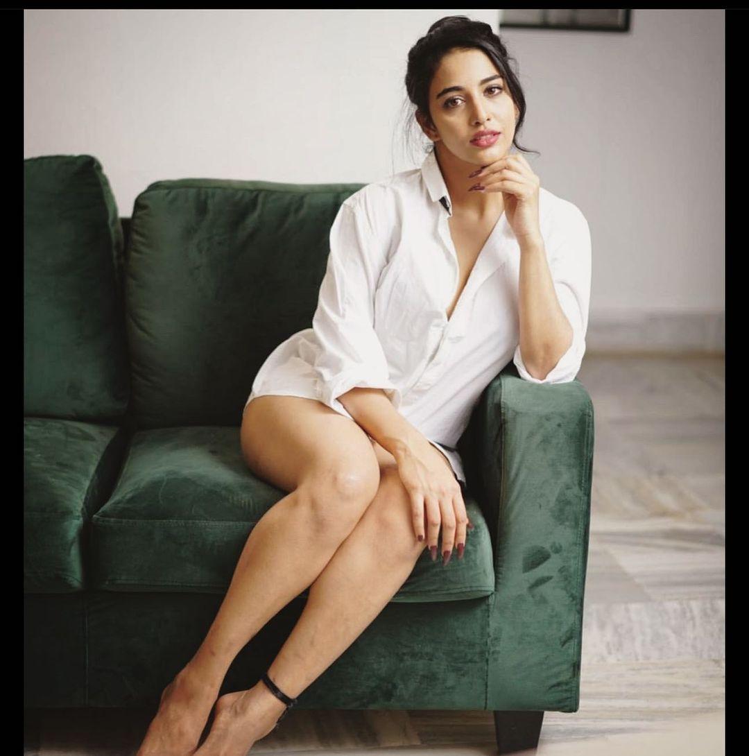 Telugu actress Daksha Nagarkar looking very beautiful and glamorous pictures| Daksha Nagarkar hot exposing cleavage photos