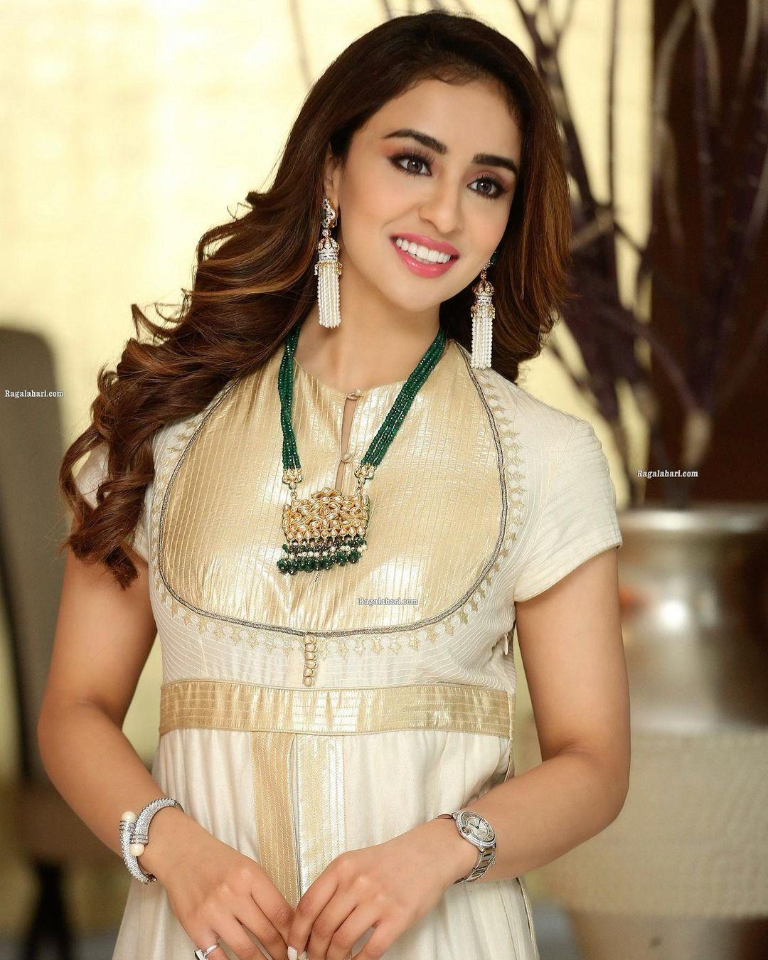 Telugu actress Musskan Sethi looking very glamorous photos| Musskan Sethi hot photos gallery