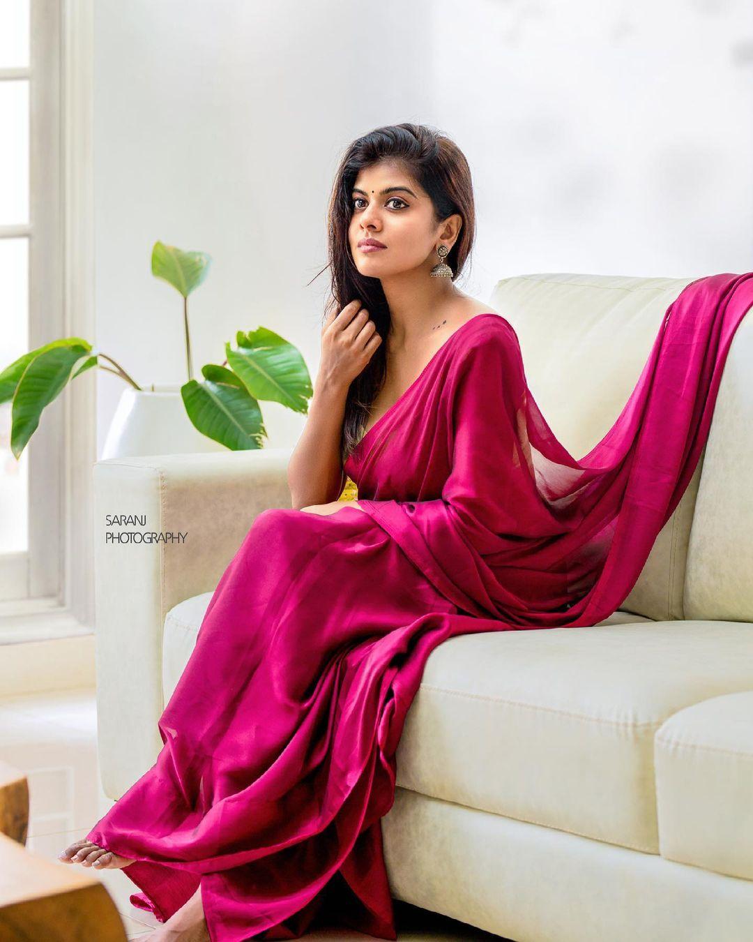 Saree exposing hot photos | Swagatha S Krishnan latest hot photos