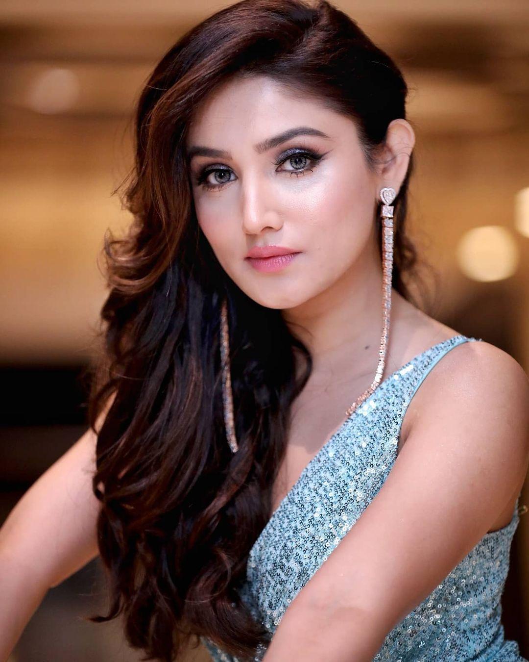 Donal Bisht looking very attractive and sexy stills | Donal Bisht hot and sexy stills