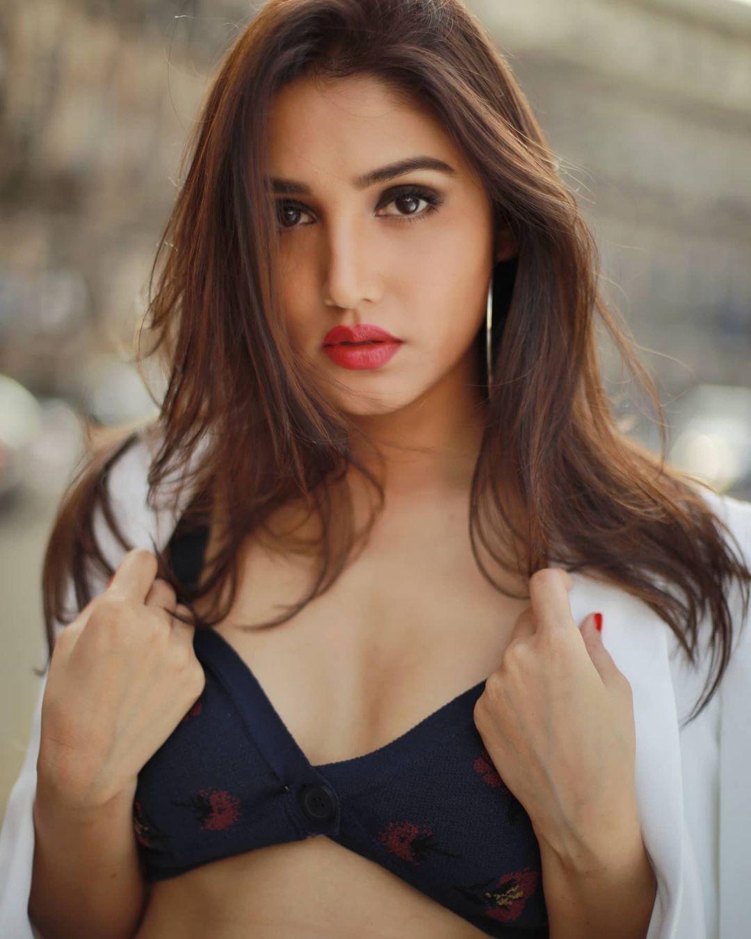 South indian actress Donal Bisht exposing cleavage photos | Donal Bisht hot and sexy stills