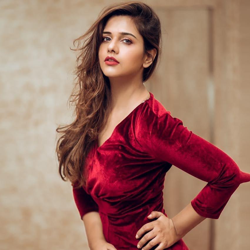 Bollywood actress Dalljiet Kaur hot photos | Television actress Dalljiet Kaur hot and sexy photoshoot