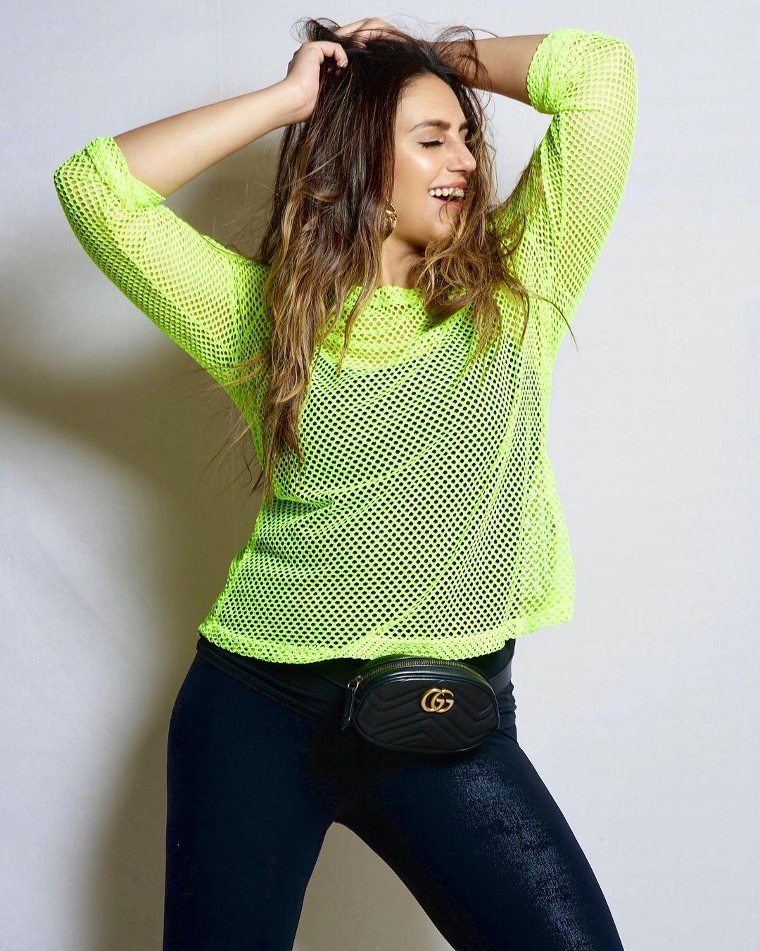 Bollywood actress Huma Qureshi exposing latest hot photos gallery| Huma Qureshi latest hot photos gallery