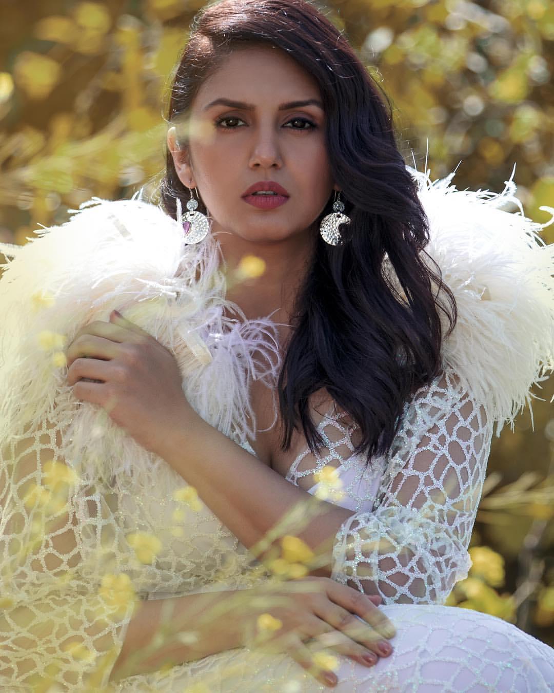 Bollywood actress hot photos | Huma Qureshi very beautiful and glamorous photos