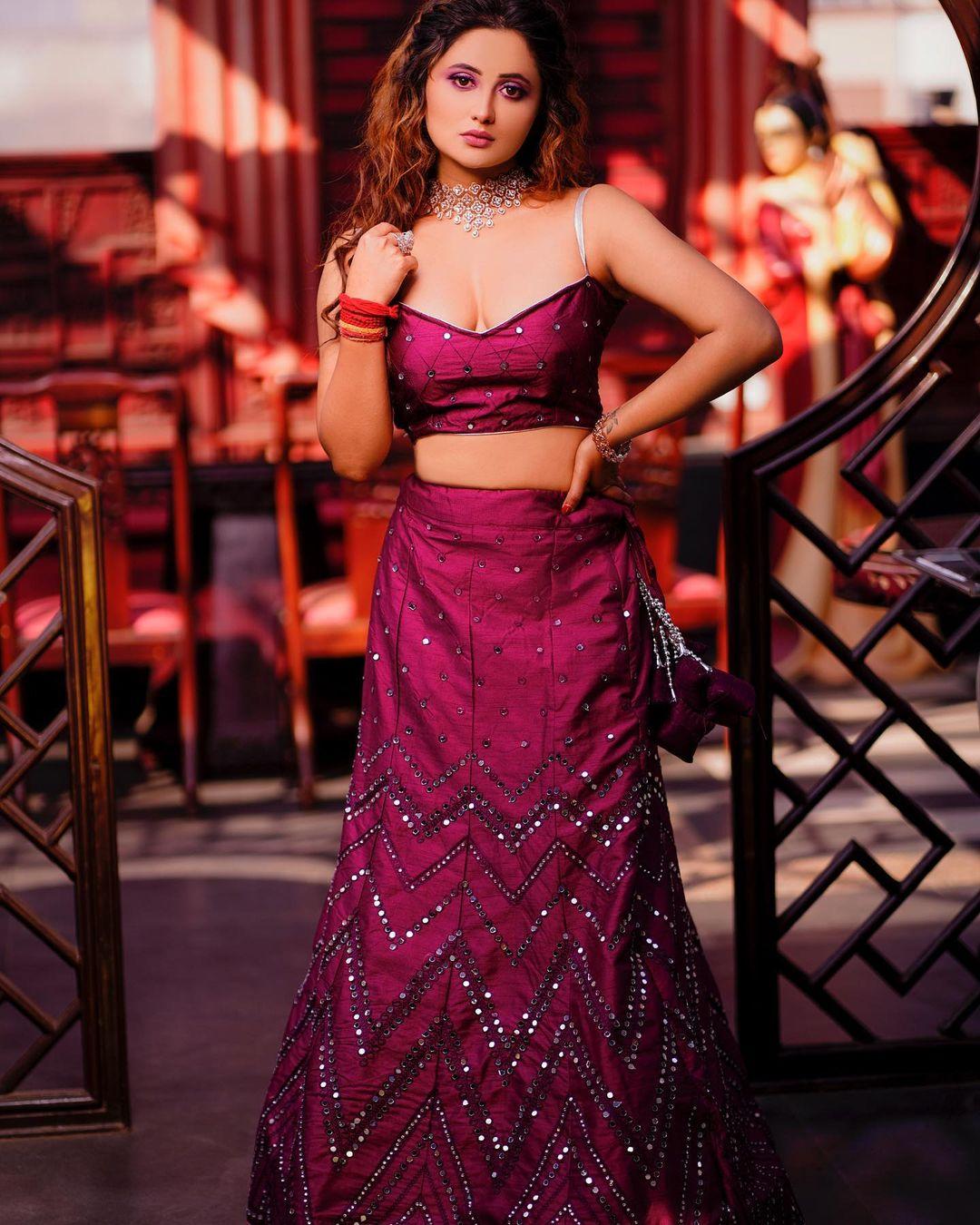 Rashami desai looking very glamorous and beautiful photo gallery| Rashami desai hot photos gallery