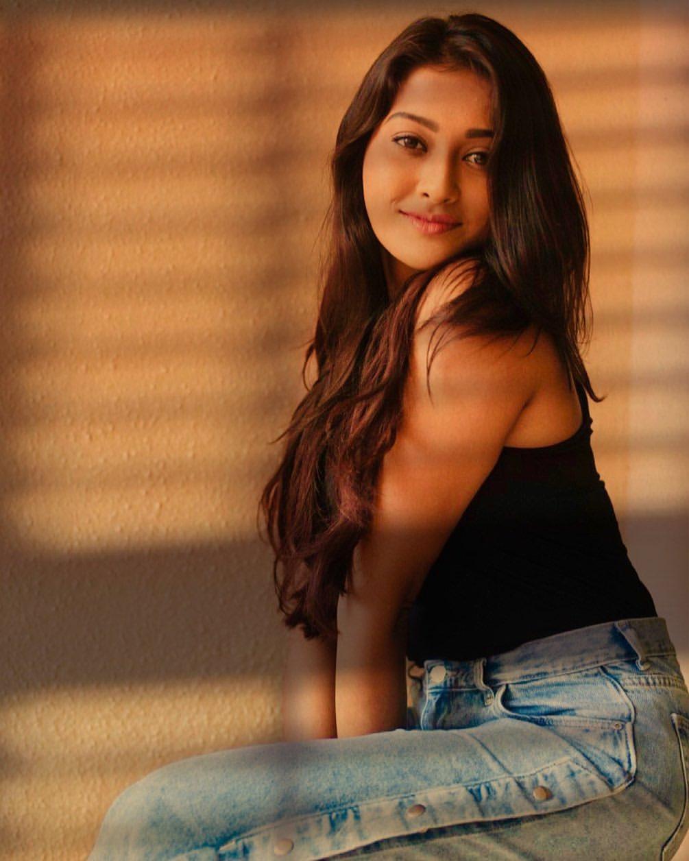 Exposing hot photos | Pooja Jhaveri latest hot very glamorous photos