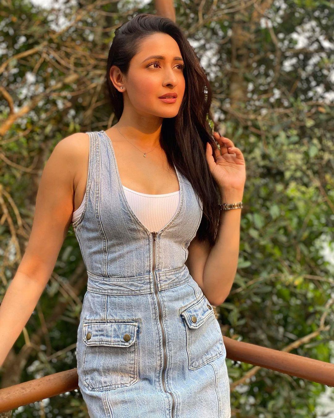 Telugu actress hot photos | Pragya Jaiswal beautiful and sexy photoshoot
