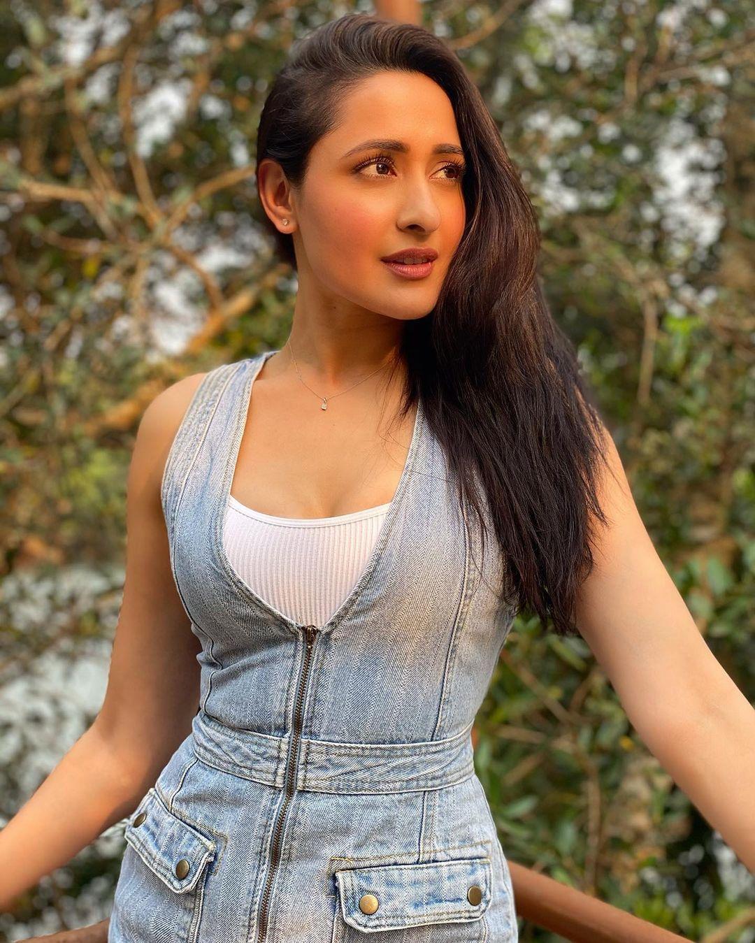 Telugu actress hot photos | Pragya Jaiswal looking very beautiful photo gallery