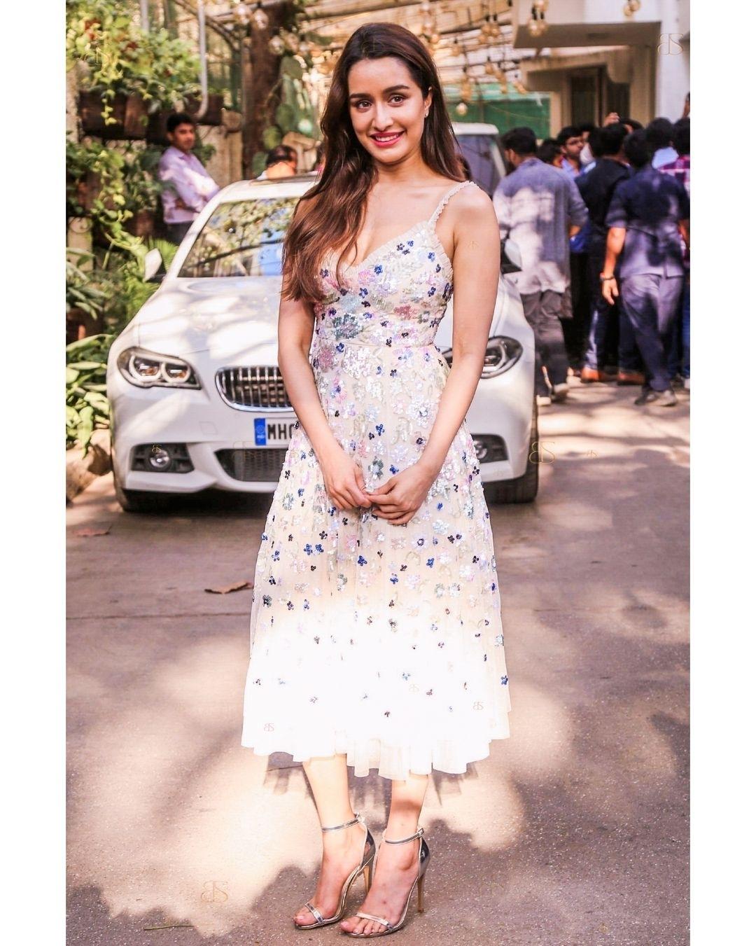 Shraddha Kapoor exposing latest hot photos| bollywood actress Shraddha Kapoor hot photos