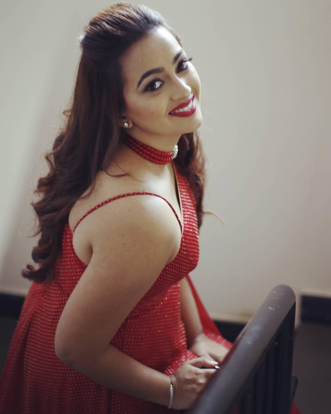 Ester Noronha exposing hot and spicy photos gallery | Ester Noronha latest sexy hot stills
