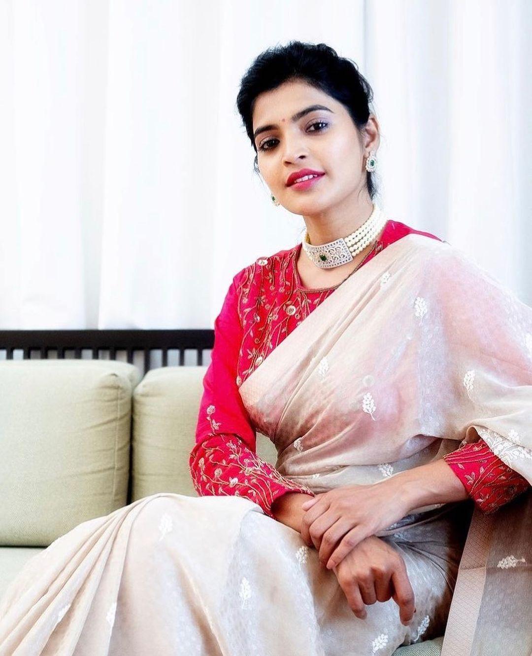 Sanchita Shetty latest hot and sexy stills| Sanchita Shetty in saree hot photos gallery