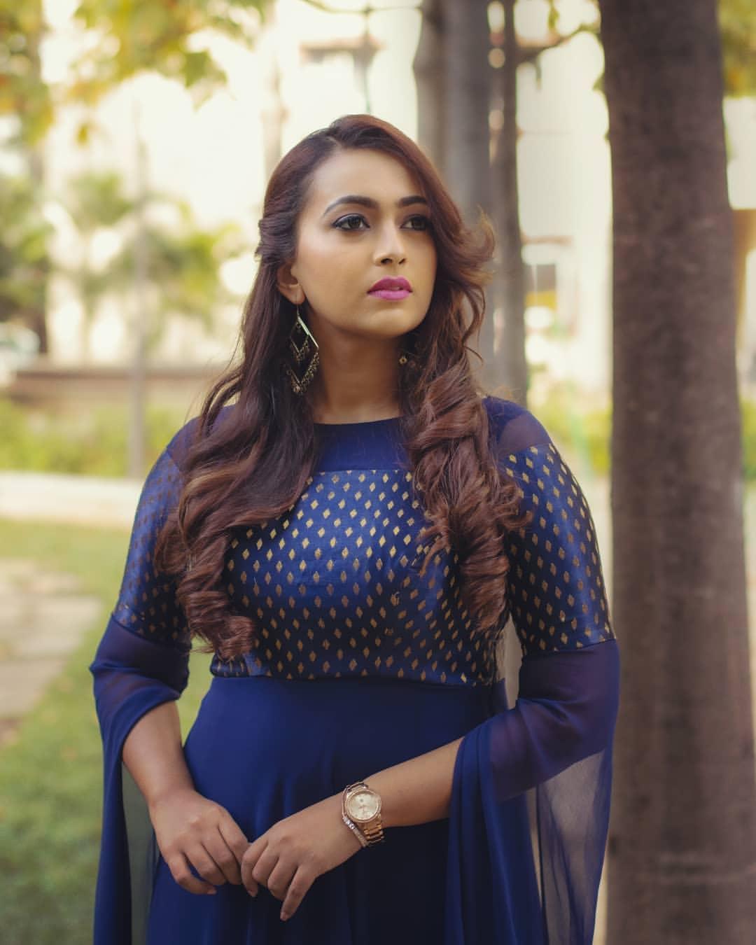 Telugu actress Ester Noronha looking very glamorous photos | Ester Noronha hot photos gallery