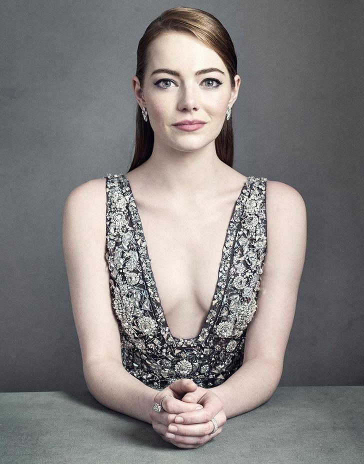 Emma Stone looking very glamorous photos| American actress Emma Stone sexiest Hot photos