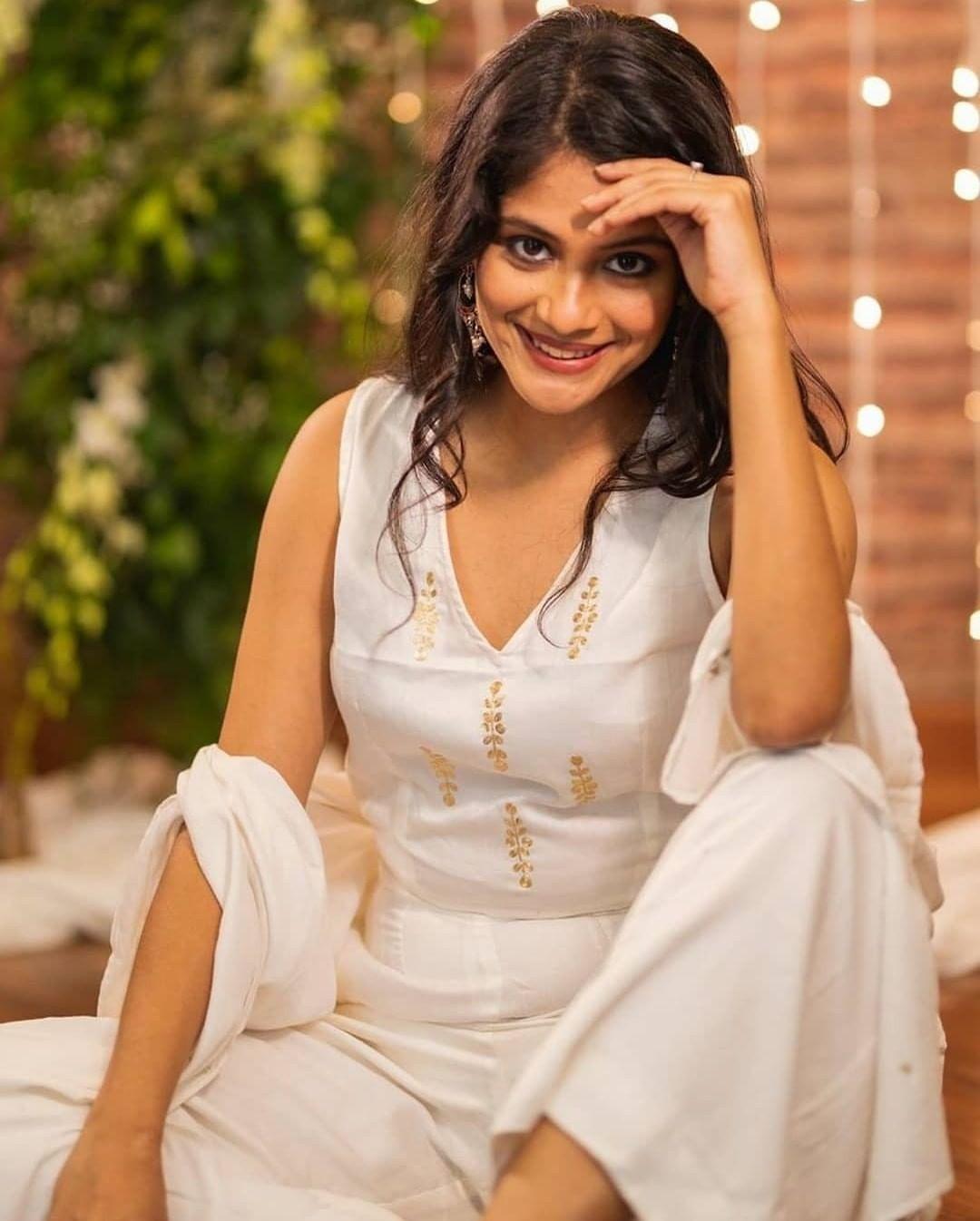 Aditi Balan exposing very hot and sexy stills | Aditi Balan hot and sexy photoshoot