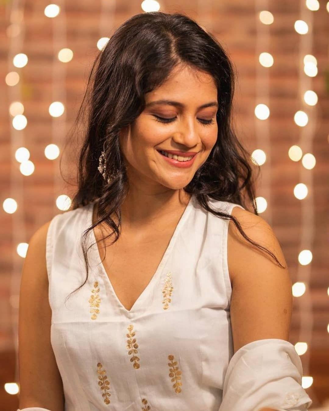 Aditi Balan looking very attractive hot photos | Aditi Balan hot and sexy photoshoot