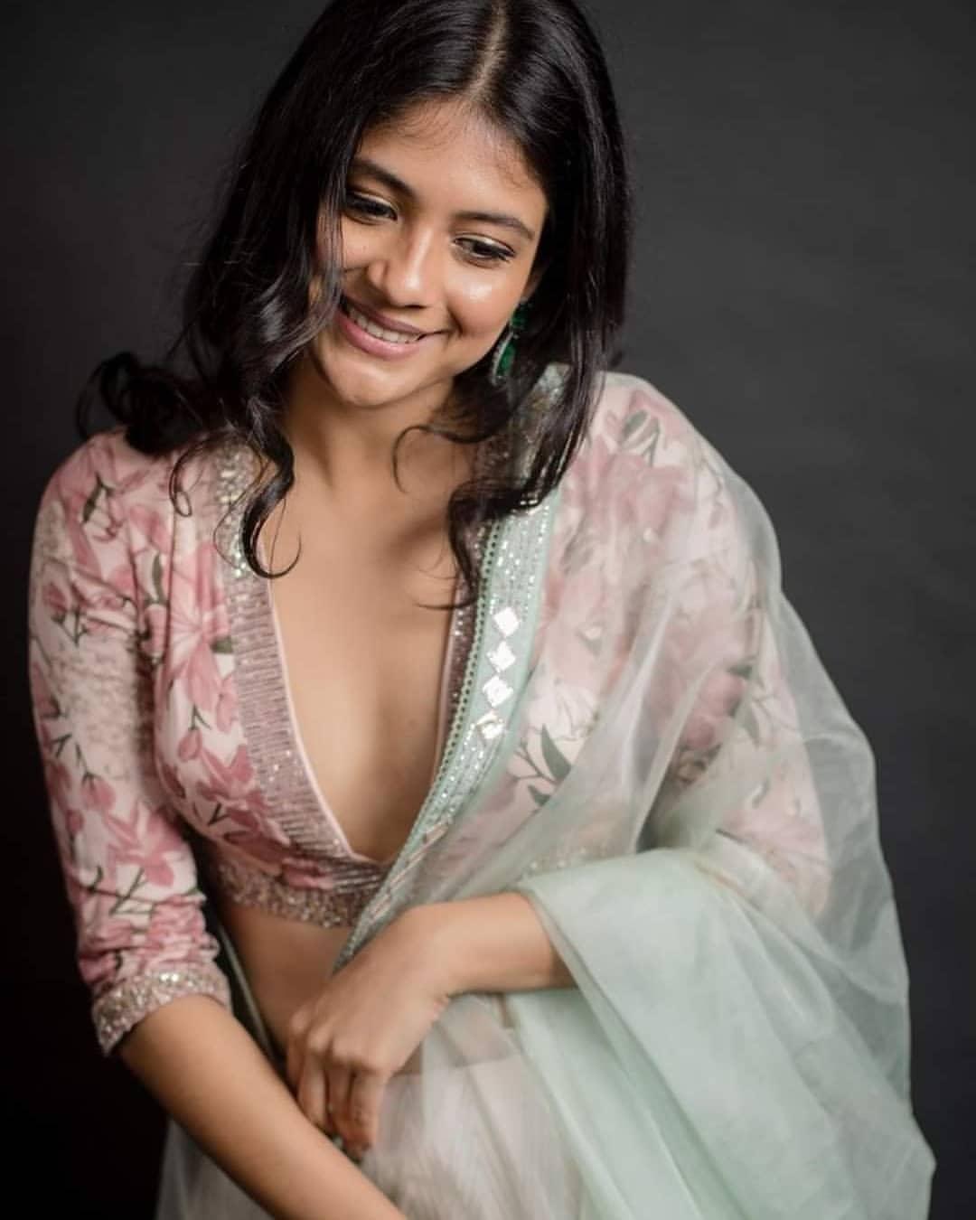 South indian actress Aditi Balan hot photo shoot |Aditi Balan exposing hot cleavage photo gallery