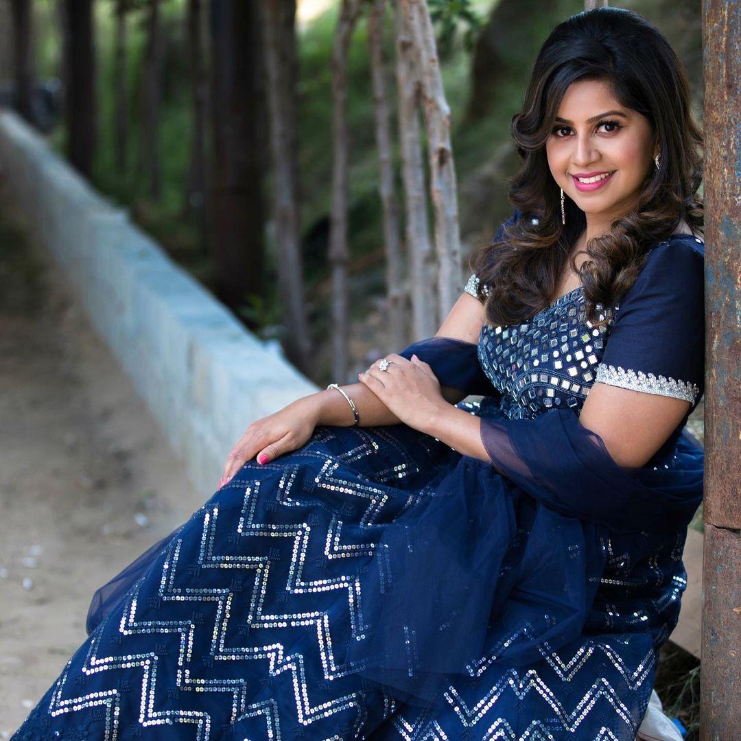 Anushree looking very attractive hot photos | Kannada anchor Anushree hot photos gallery