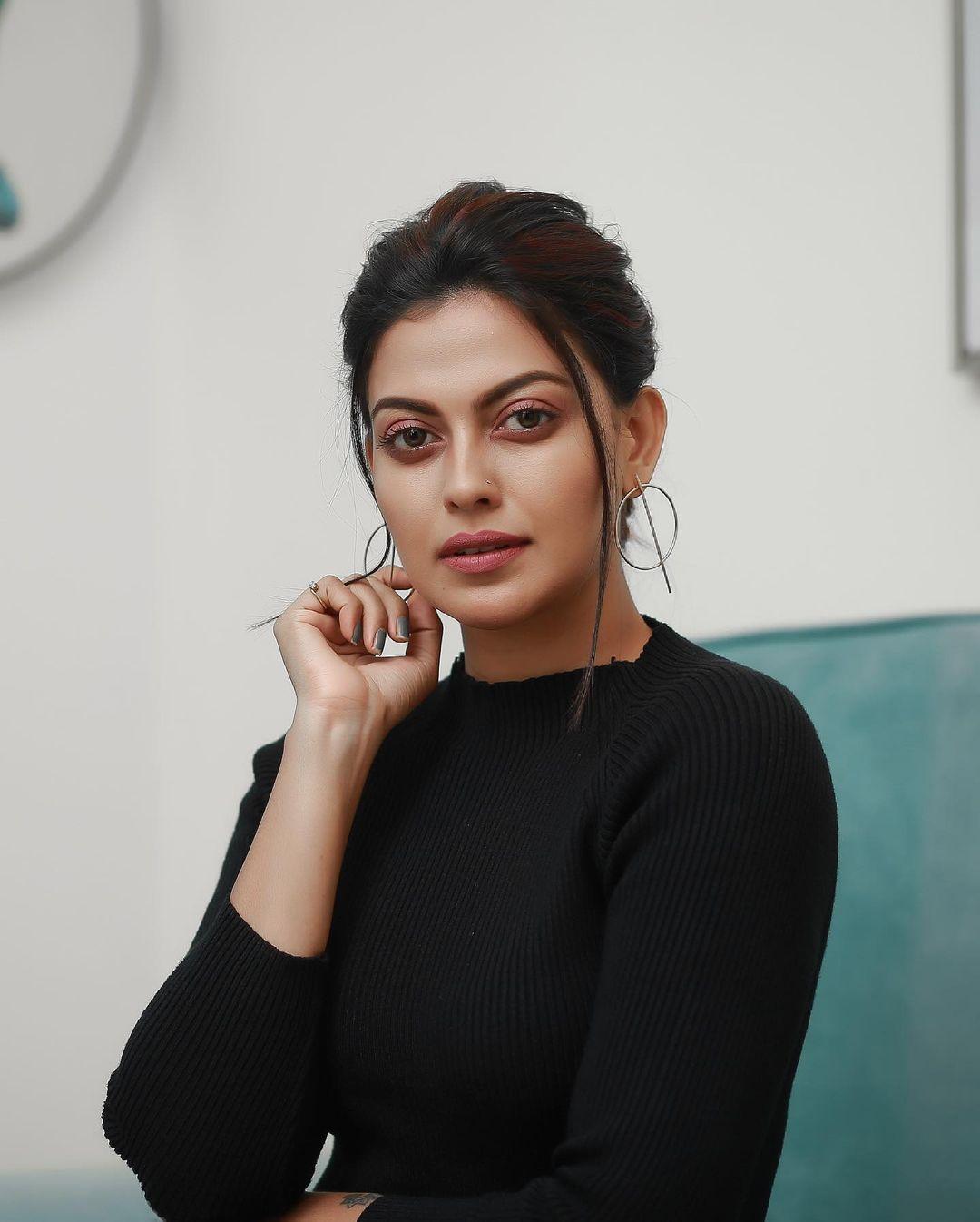 Anusree latest hot photos gallery | Anusree looking very glamorous photos in black dress