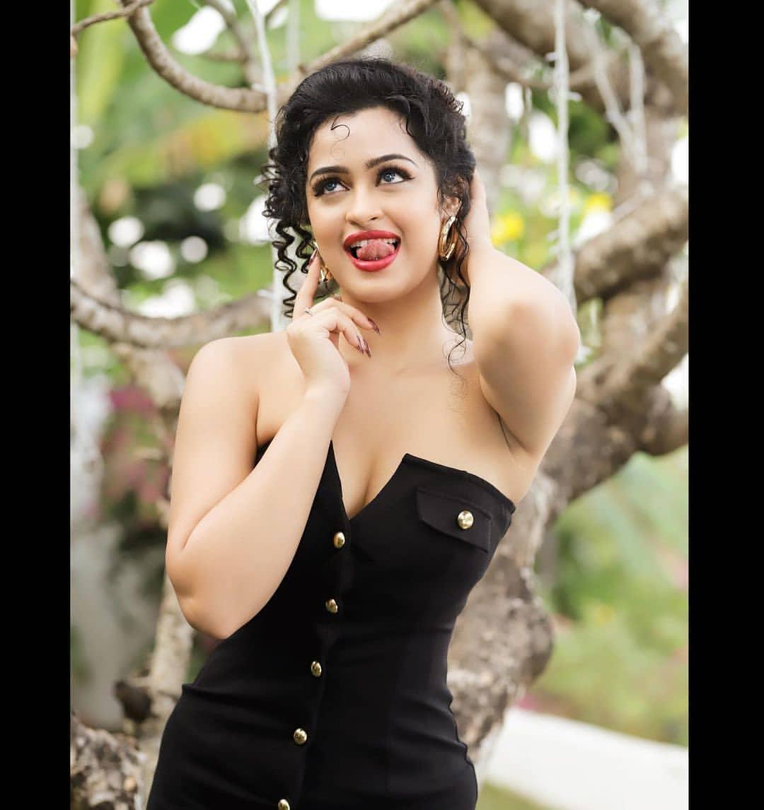 Anketa Maharana beautiful and glamorous pictures | Anketa Maharana (Apsara Rani ) hot and sexy photoshoot