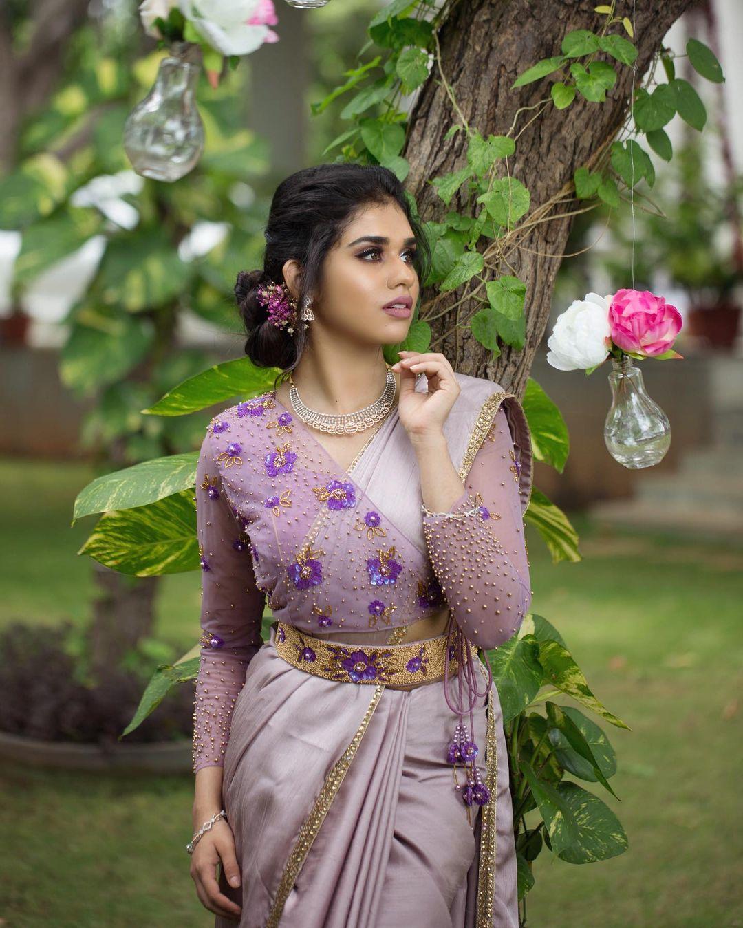 Meenakshi Govindharajan beautiful and sexy photoshoot | Meenakshi Govindharajan in saree hot photos gallery
