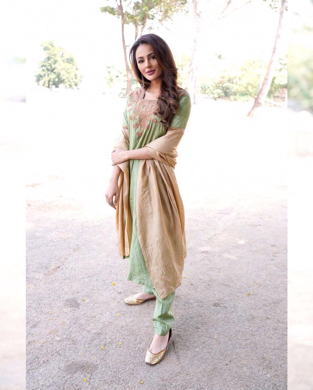 Seerat Kapoor latest hot and sexy stills| Seerat Kapoor hot and sexy photoshoot