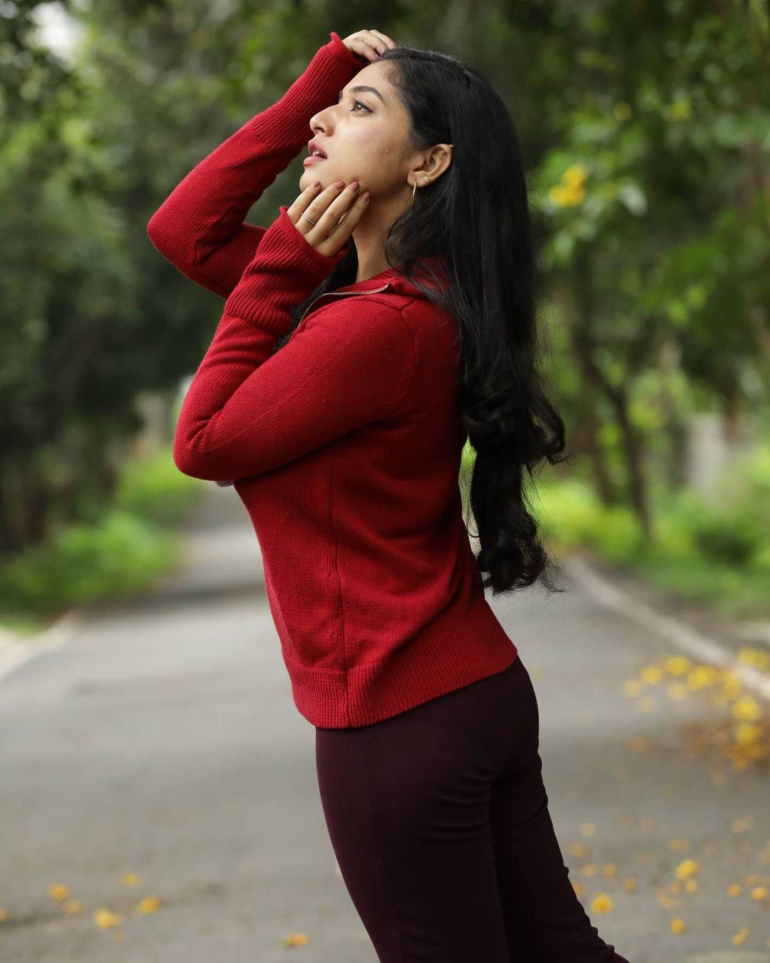 Actress Priyanka Thimmesh hot and glamorous photos | Kannada actress Priyanka Thimmesh hot photos gallery