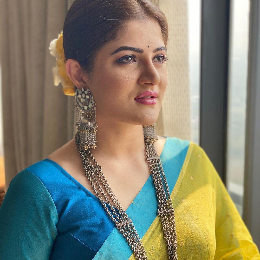 Bengali actress Saree hot photos | Srabanti Chatterjee looking very grateful photos