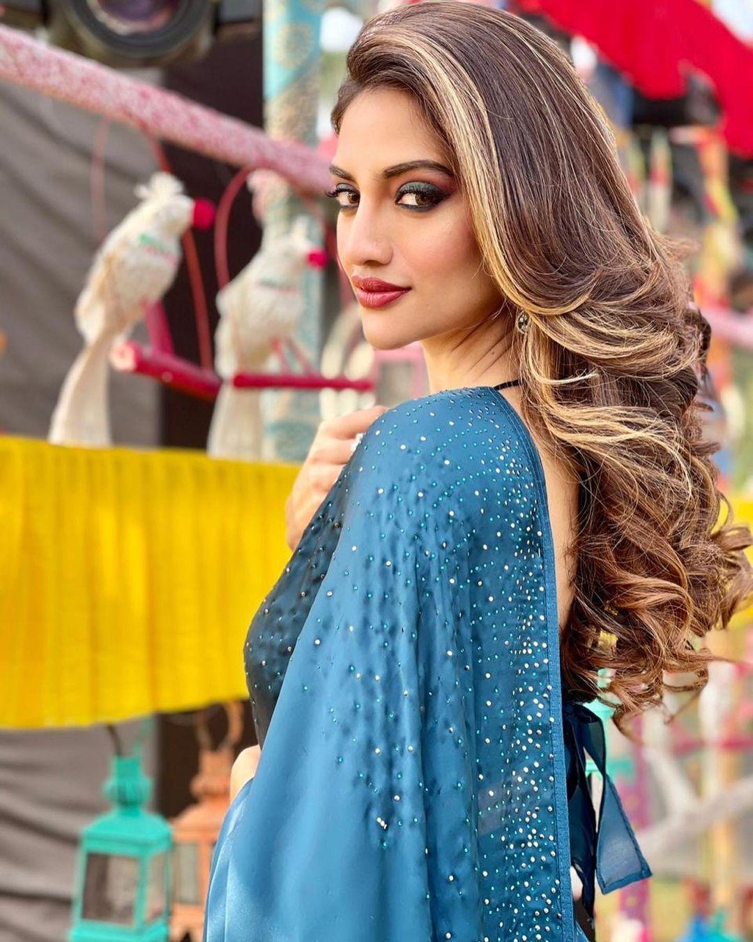 Bong beautiful Actress in saree | Nusrat Jahan exposing hot and sexy stills