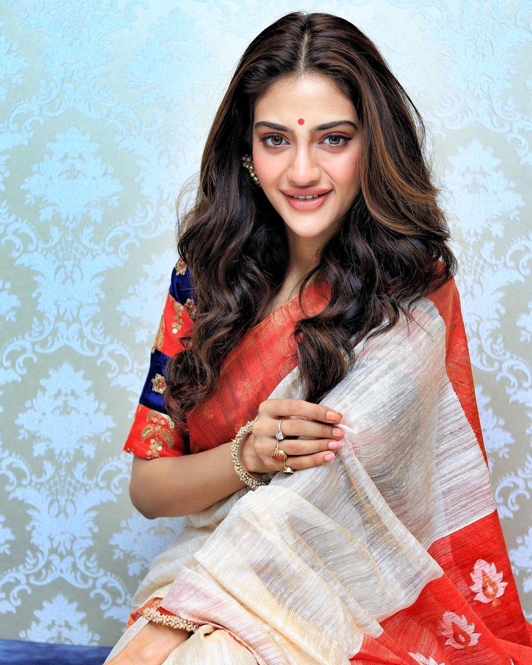 Bong beautiful Actress in saree | Nusrat Jahan exposing hot photos