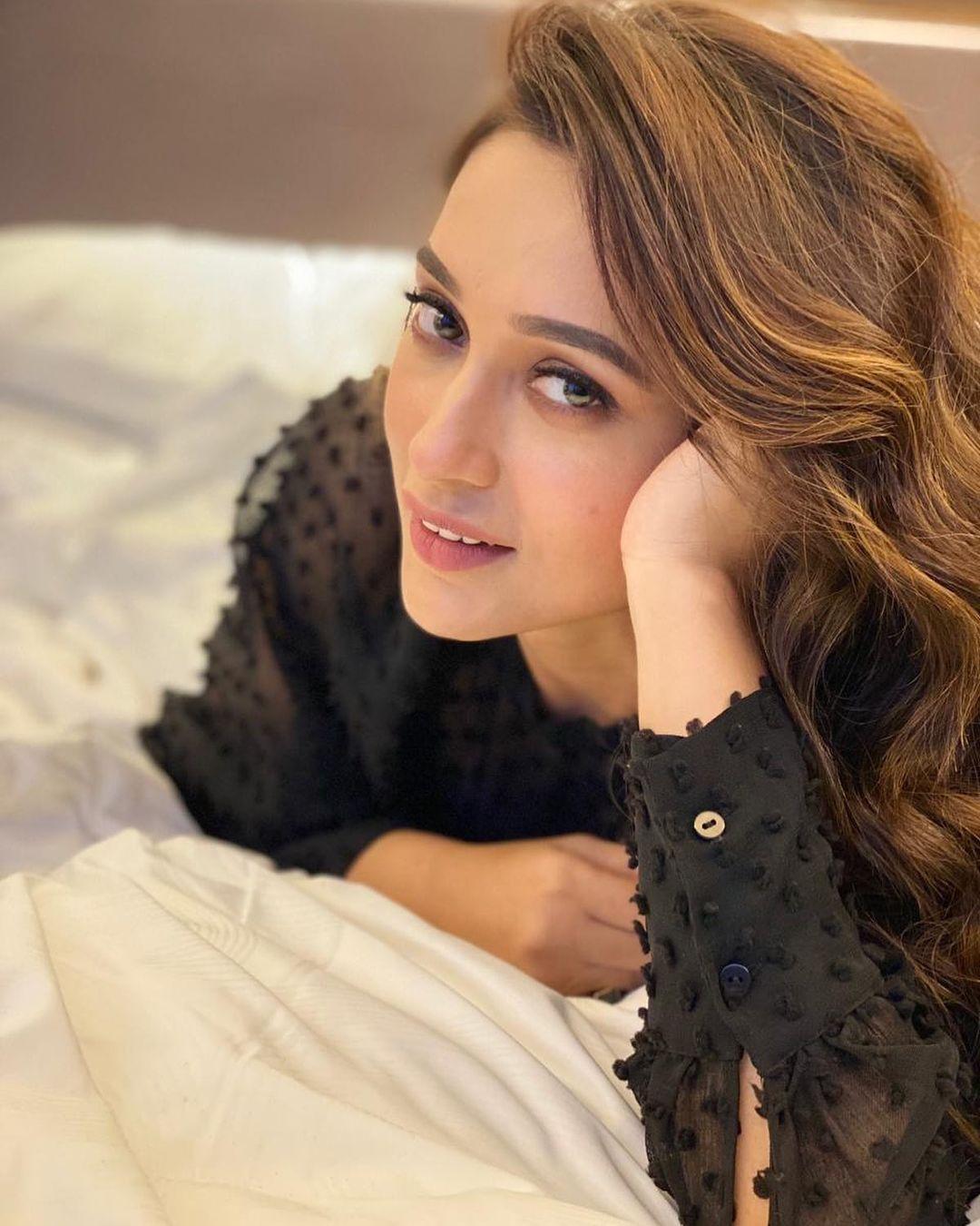 Bong beauty hot photos gallery | Mimi Chakraborty latest beautiful and sexy stills