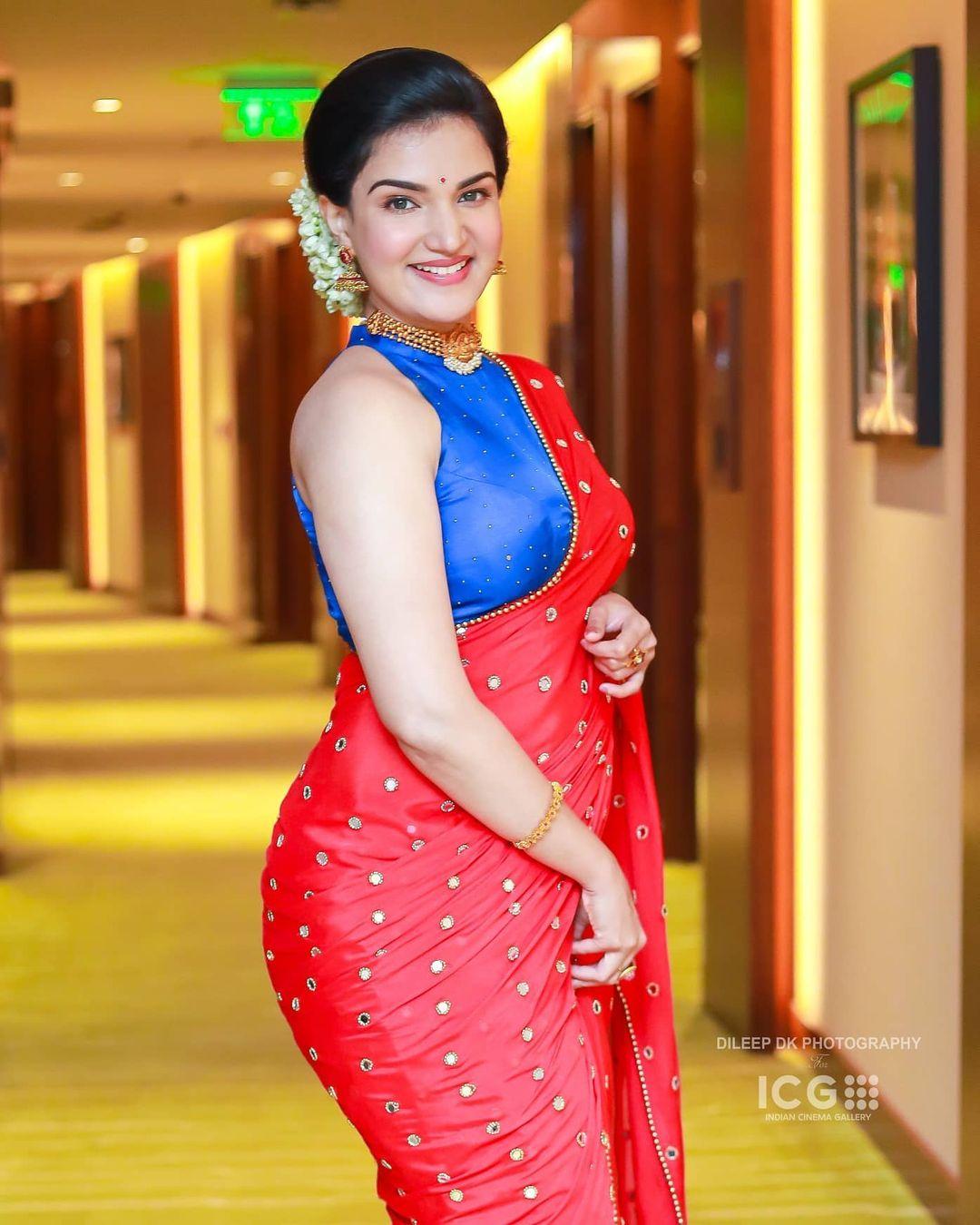 Honey Rose looking very glamorous photos| Honey Rose in red saree hot photos gallery