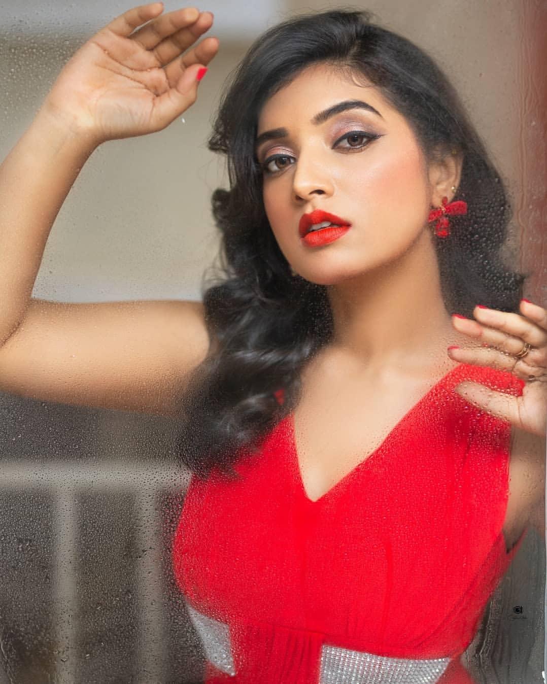 Kannada actress exposing hot photos | Priyanka Thimmesh looking very glamorous photos