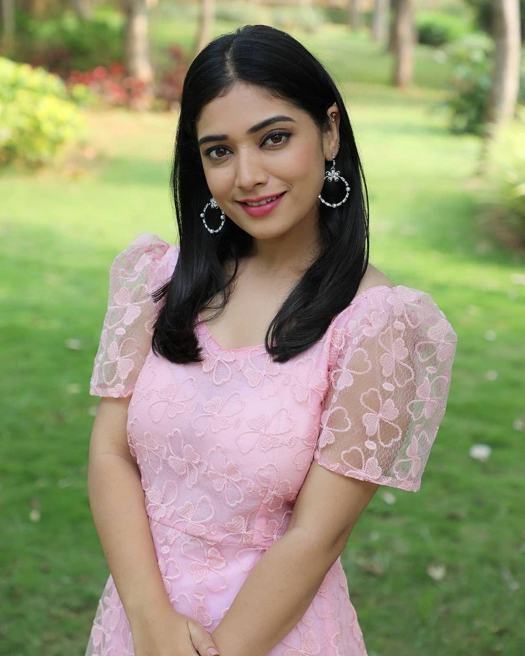 Kannada actress hot photos gallery | Priyanka Thimmesh looking very glamorous and spicy photos